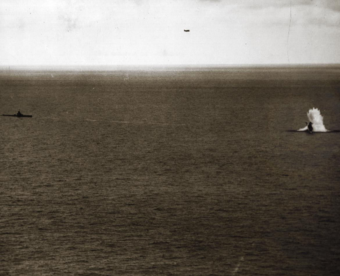 El U-530 torpedeado por la Armada de Estados Unidos. Cape Cod, 28 de noviembre de 1947.