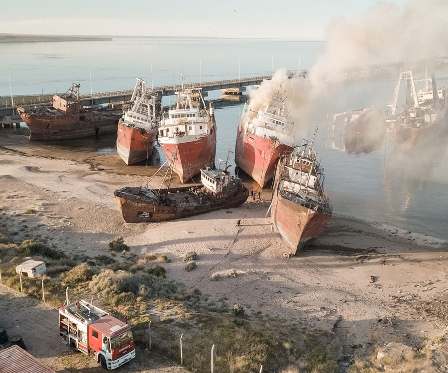 Puerto Madryn: principio de incendio en el pesquero Cabo Buena Esperanza
