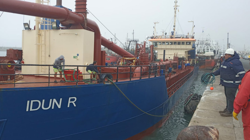 En fotos: llegó la draga que operará en el puerto de Mar del Plata