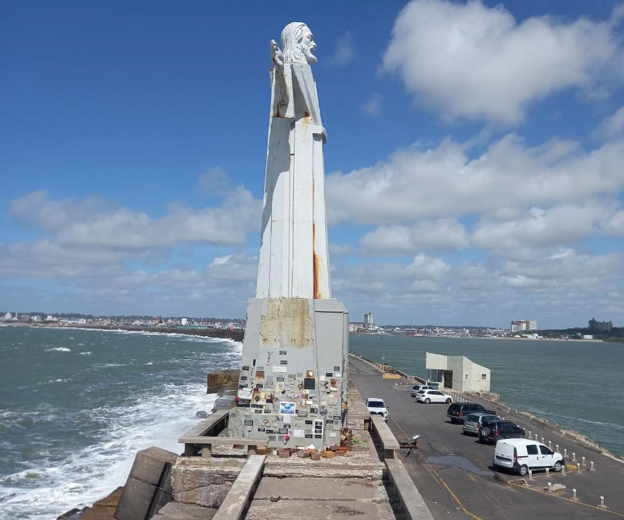 Mar del Plata: restaurarán el monumento a San Salvador en el extremo de la Escollera Sur
