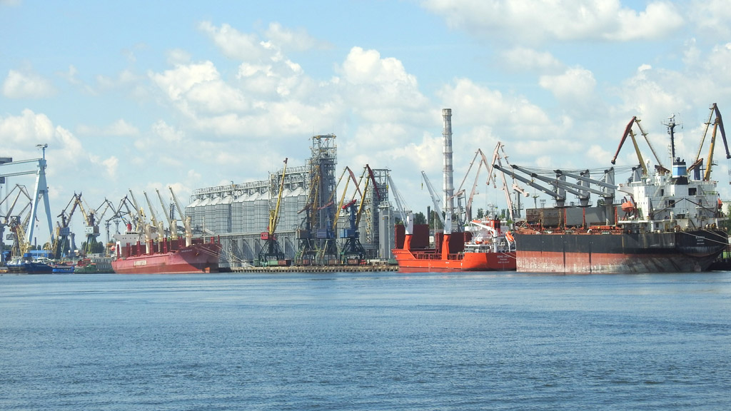 Ucrania anunció el cierre de sus puertos, sube el precio de los granos y el petróleo
