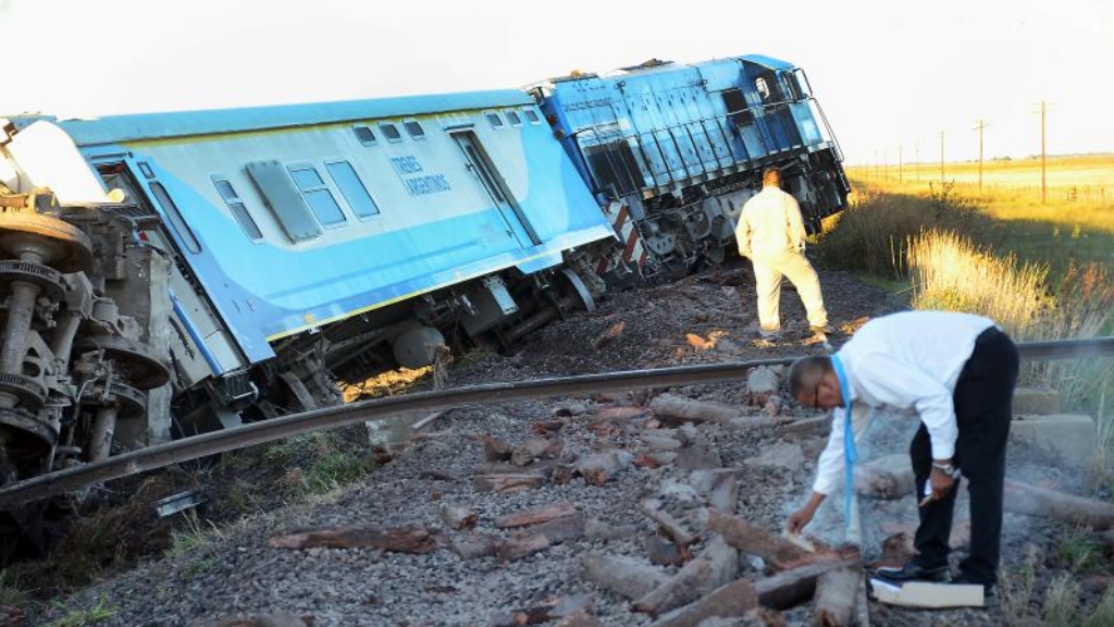 Descarriló en Olavarría el tren con 497 pasajeros que unía Buenos Aires y Bahía Blanca