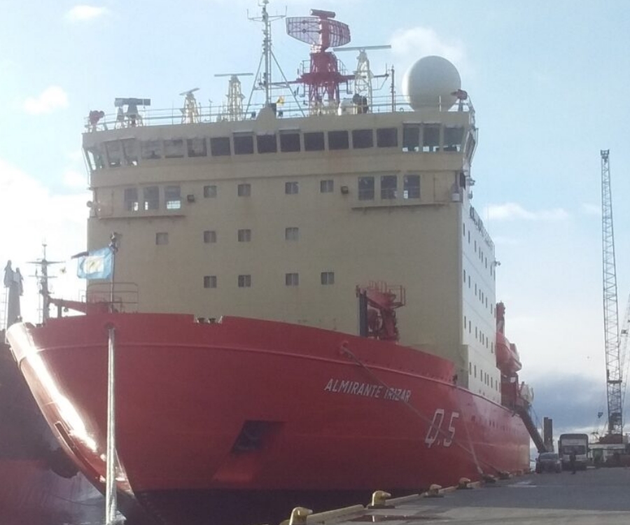 El rompehielos Almirante Irízar amarró en el puerto de Ushuaia