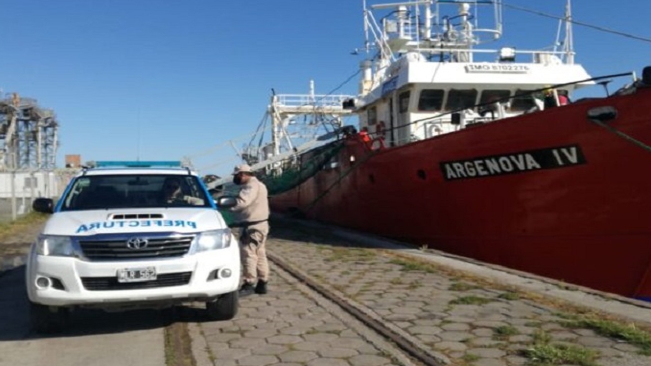 Casos de coronavirus: el pesquero "Argenova IV" dejó el puerto de Bahía Blanca