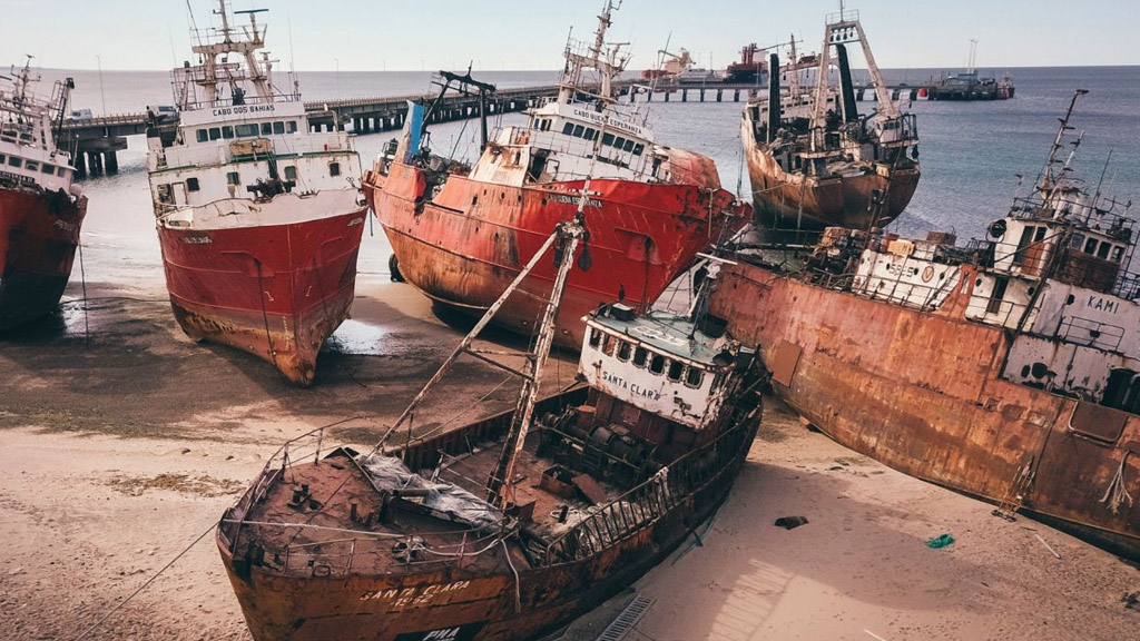 Nuevas gestiones para desguazar buques varados en Puerto Madryn