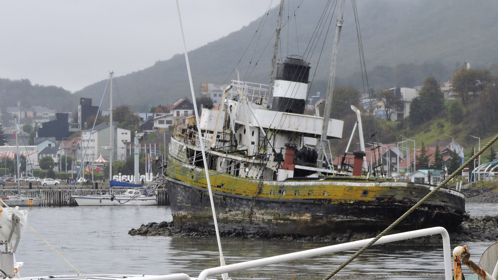 Fracasó una licitación para salvar al barco convertido en postal turística de Ushuaia
