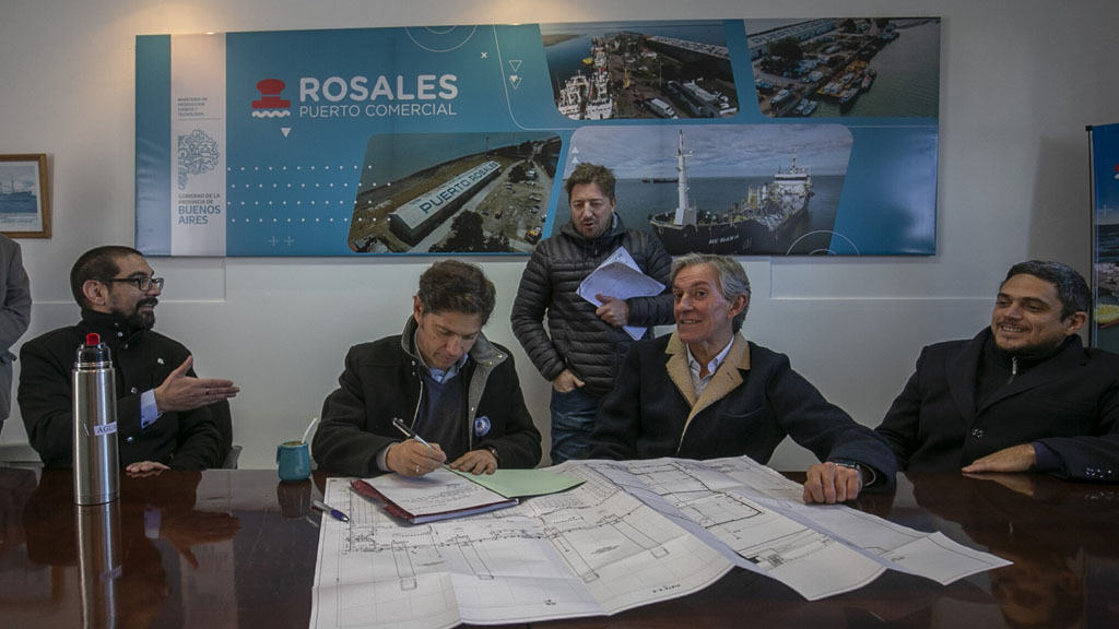 Kicillof recorrió puerto Rosales y firmó el inicio de obras