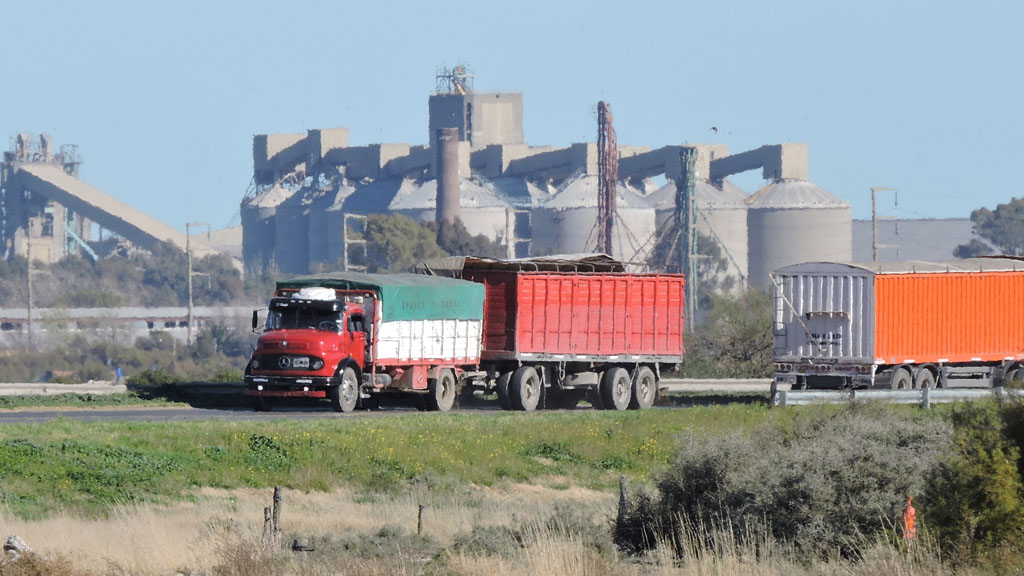 De a poco, se va normalizando el ingreso de camiones a los puertos cerealeros
