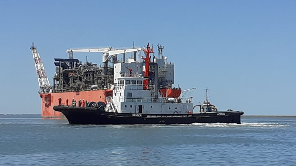 Dejó el puerto de Bahía Blanca la barcaza que había alquilado YPF para exportar gas