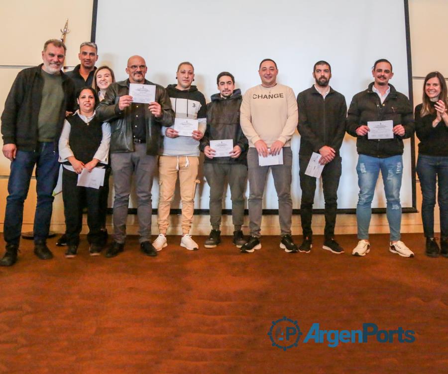 Mar del Plata: Raverta y Felizia entregaron diplomas a 83 egresados de cursos