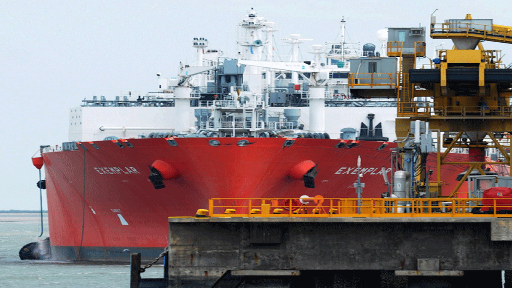 El secretario de Energía no descartó el regreso de otro buque regasificador al país