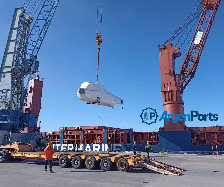 En fotos: llegaron al puerto de Bahía Blanca los dos Sea King modernizados para la Armada