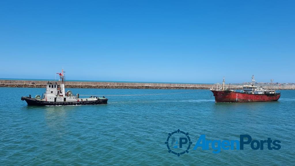 Mar del Plata: el puerto recupera frente de amarre con la remoción de buques inactivos