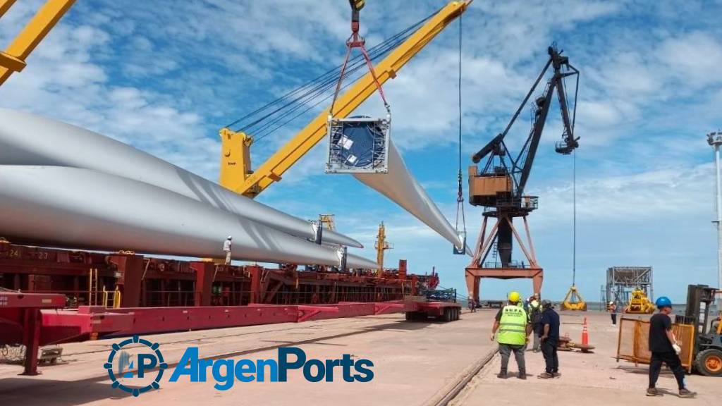 El puerto de Bahía Blanca sigue recibiendo aerogeneradores