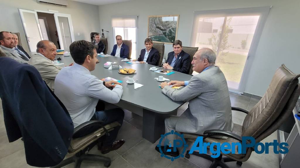 Quequén: productiva reunión entre Jorge Alvaro y los intendentes de la región