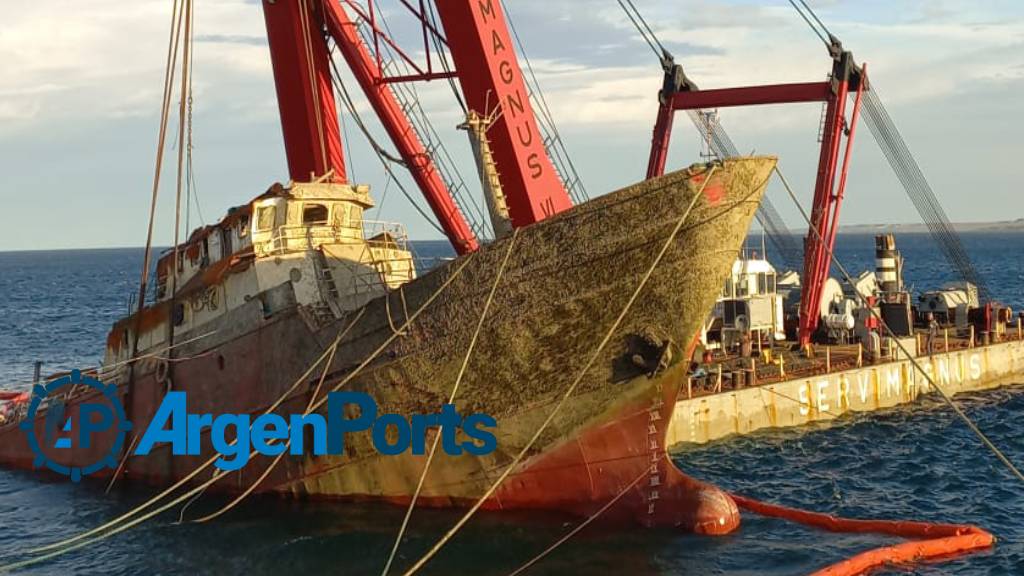 Avanza el plan de salvamento del buque Pescargen IV en Madryn
