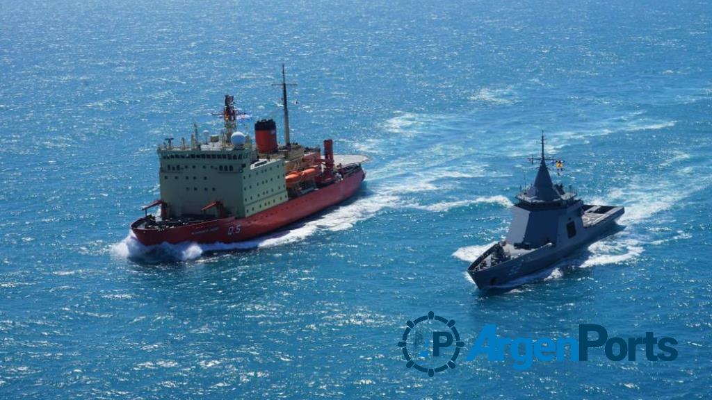 En fotos: el rompehielos ARA Almirante Irízar navega rumbo a la Antártida