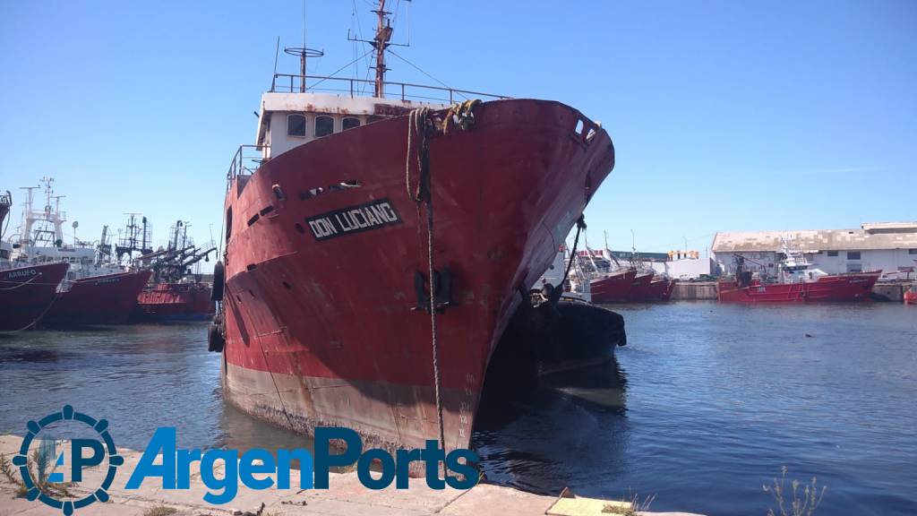 Mar del Plata: vararon al Don Luciano para su desguace y el puerto libera espacio