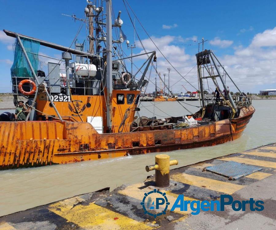 Chubut: los barcos que descarguen deberán precintar sus bodegas al terminar de pescar