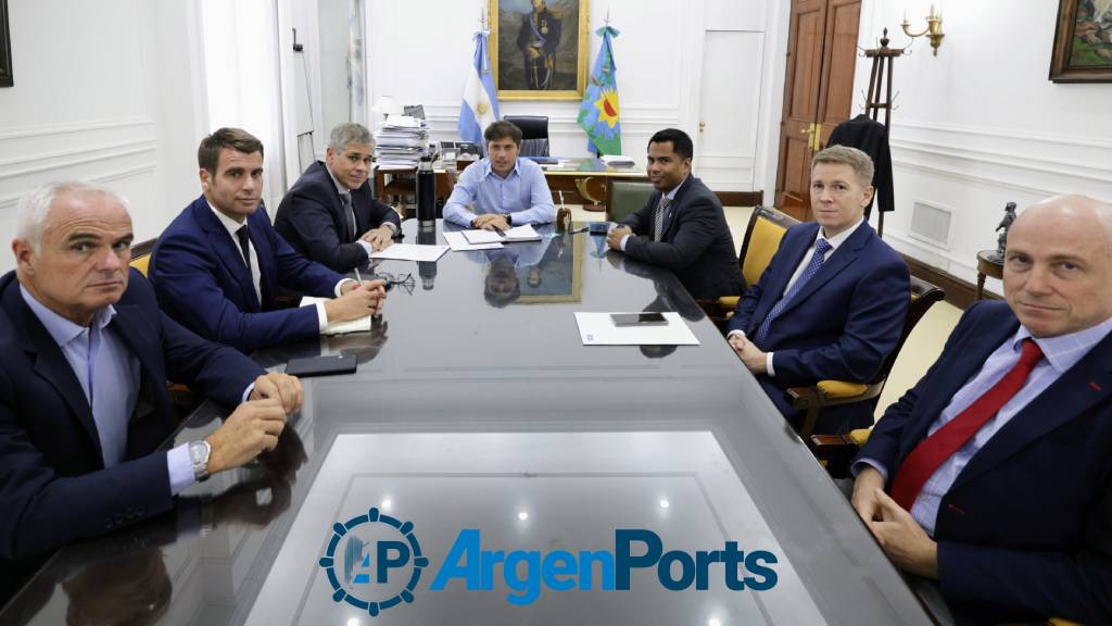 Kicillof se reunió con el presidente de YPF para analizar el proyecto de GNL en Bahía Blanca