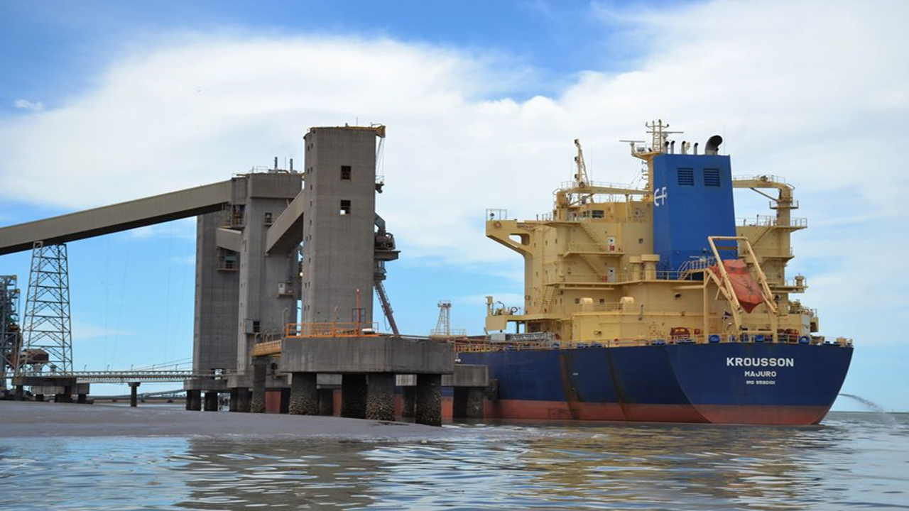 El Centro de Navegación advirtió sobre las duras consecuencias del paro en los puertos