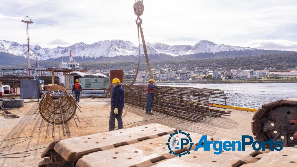 Ushuaia: Melella y Hogan recorrieron las obras del muelle comercial del puerto