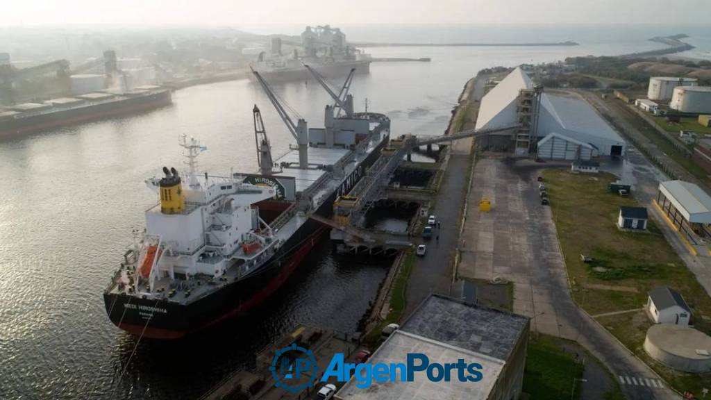 Quequén: Volvió a operar la estructura de desembarque de fertilizantes en Pier Doce