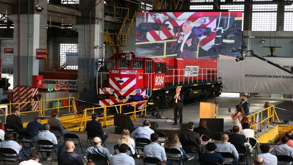 Ferroexpreso Pampeano presentó dos locomotoras que fueron restauradas