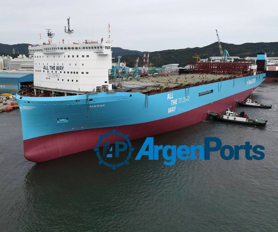 Botaron el primer portacontenedores grande de Maersk impulsado por metanol