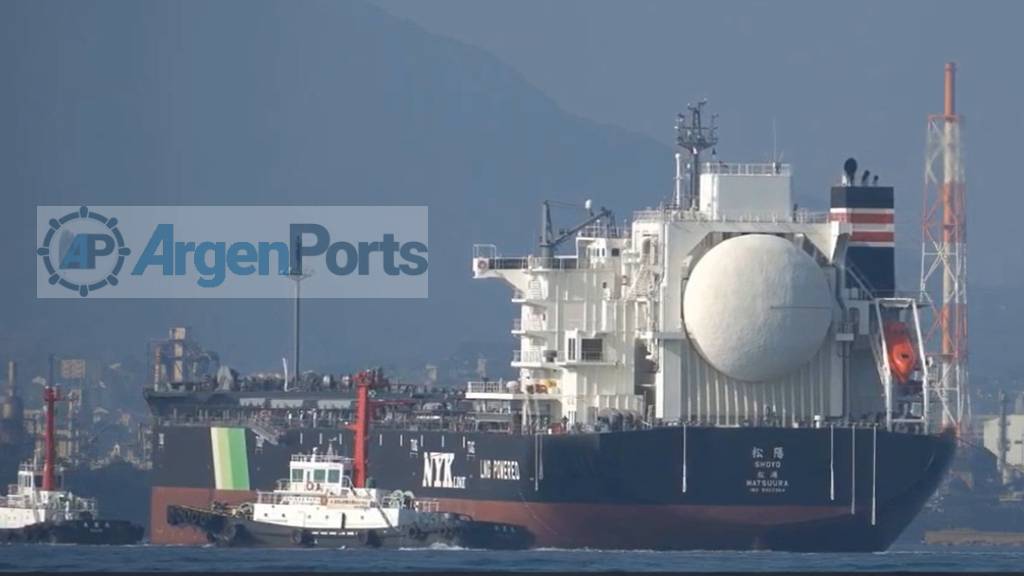 En video: entró en servicio el primer bulkcarrier, clase Panamax, propulsado por GNL
