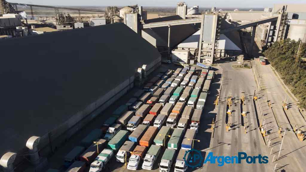 Acopiadores de cereales intiman a municipios portuarios por aplicar “peajes” a los camiones