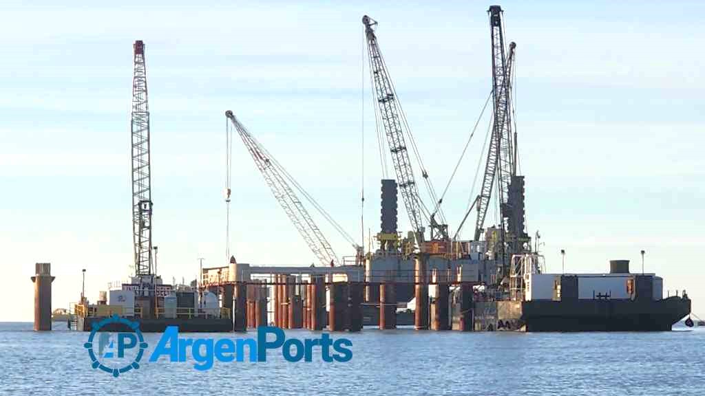 Así avanza la construcción de un muelle para grandes buques petroleros en Puerto Rosales