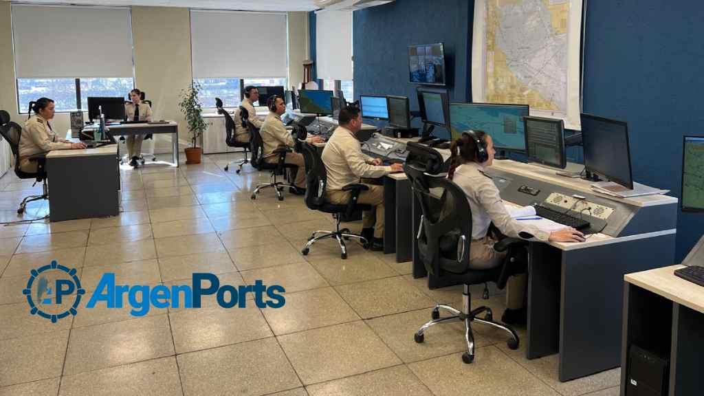 El Prefecto Nacional visitó el Centro de Control de Tráfico Río de la Plata