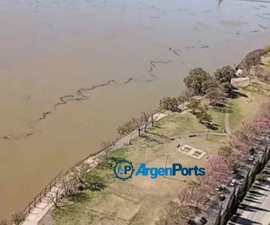 Un buque derramó accidentalmente aceite en aguas del río Paraná