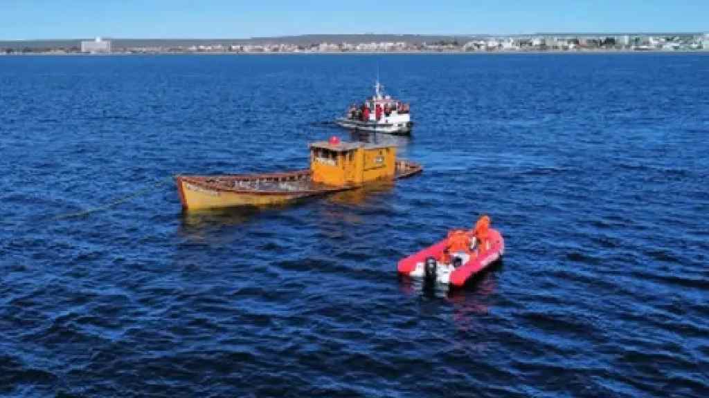 Hundimiento programado del pesquero Primavera en Madryn