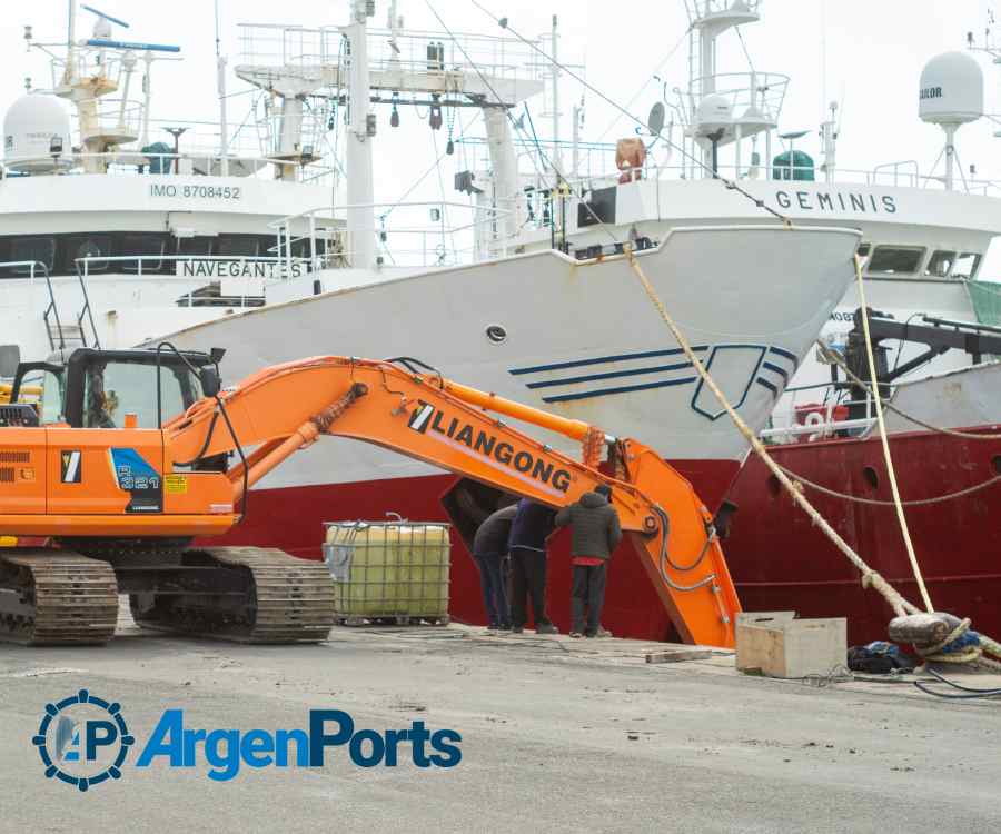 Avanza la colocación de defensas para muelles en el puerto de Mar del Plata