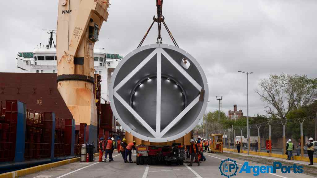 En fotos: operación con carga de proyecto pesada en el puerto de Dock Sud