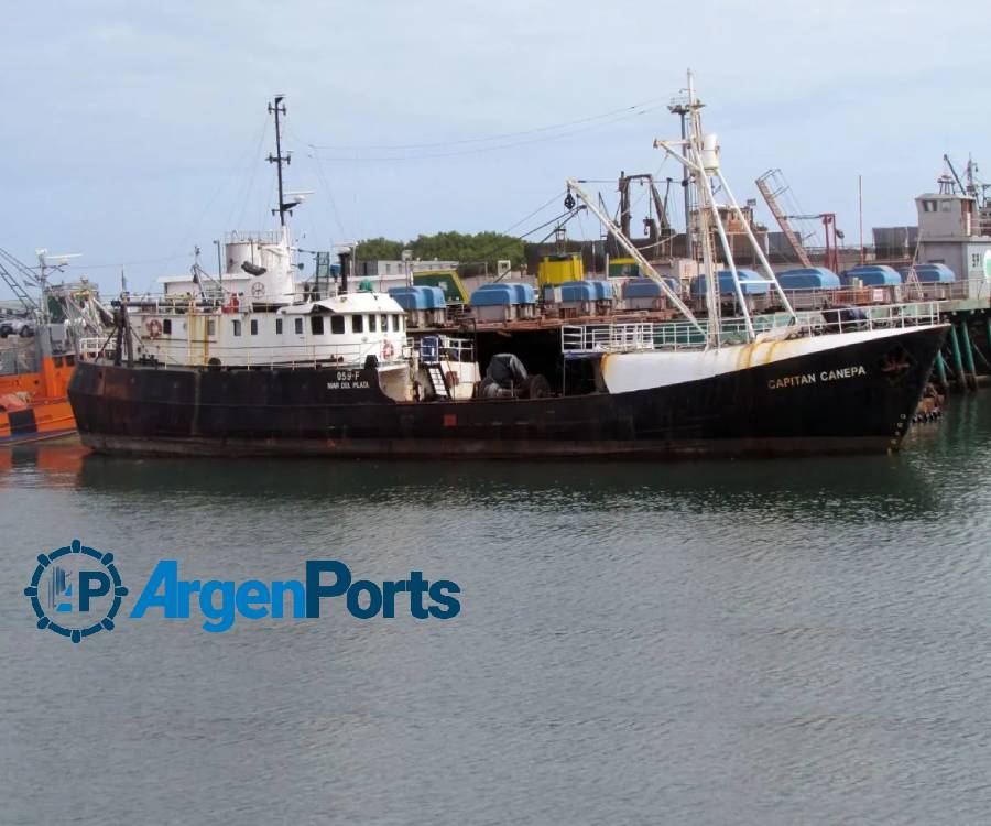 Hundimiento de un buque inactivo en la Base Naval Mar del Plata