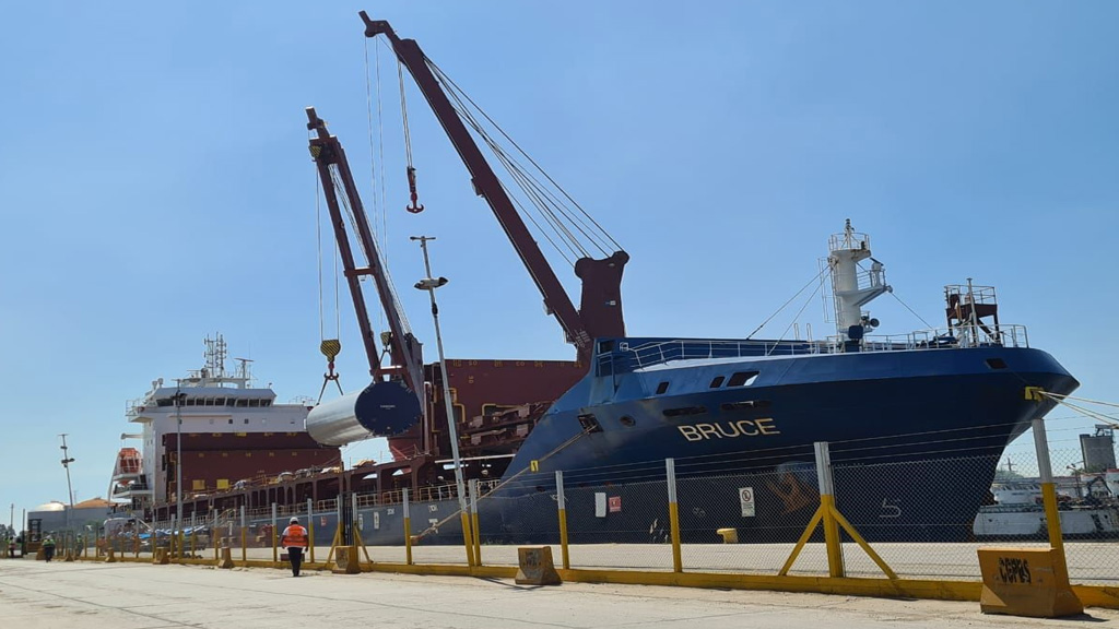 Video: nueva exportación de torres eólicas por el puerto de Dock Sud