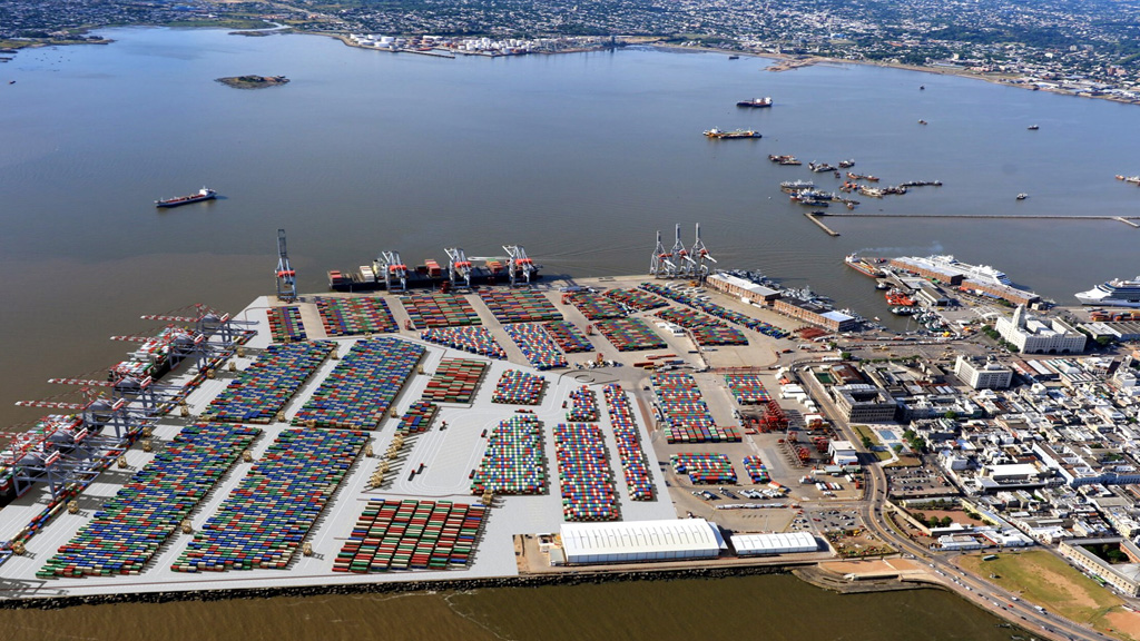 Cuasi monopolio en el puerto de Montevideo y exposición a una demanda internacional