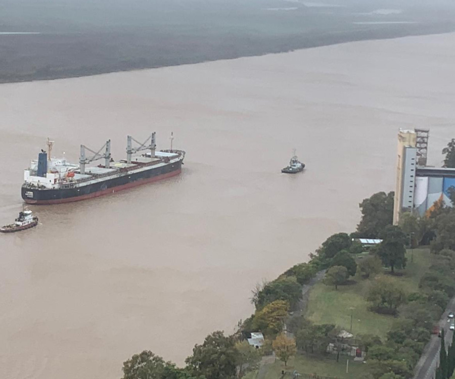 Autorizan la zarpada de los 7 buques que estaban “varados” en el área del Gran Rosario