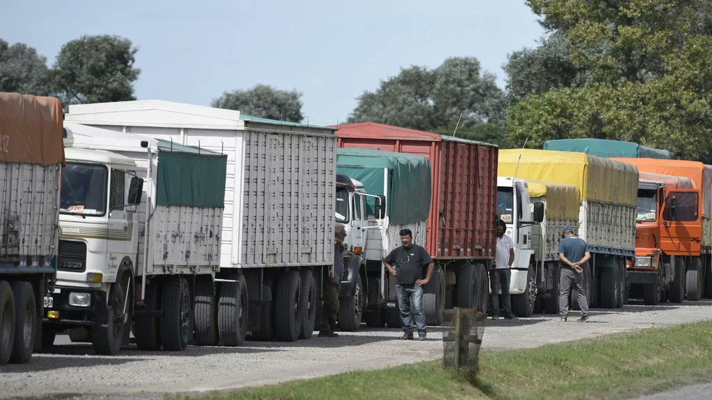Transporte acordó una suba del 20% para el transporte automotor de cereales y oleaginosas